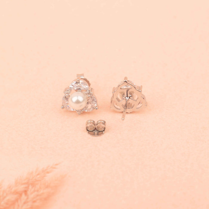 Adya Celeste Pearl Halo Stud Earring