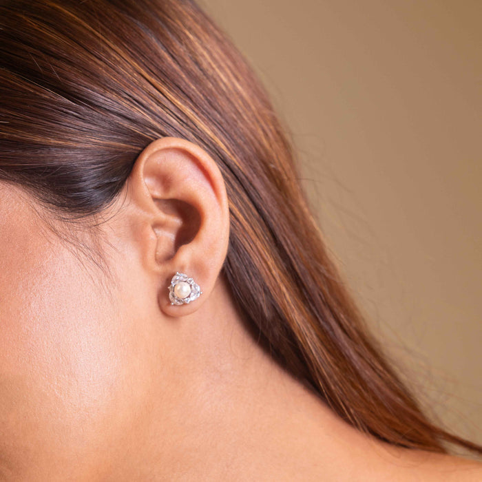 Adya Celeste Pearl Halo Stud Earring