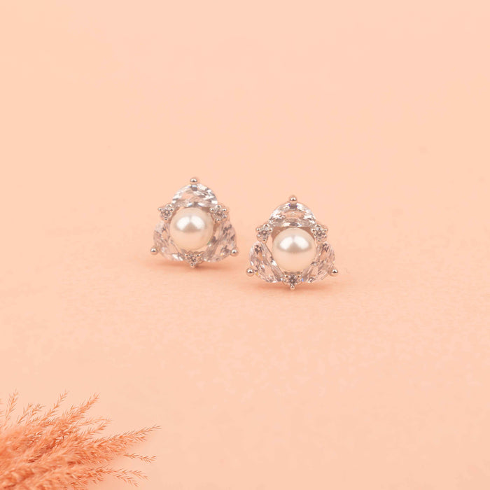 Adya Celeste Pearl Halo Stud Earring
