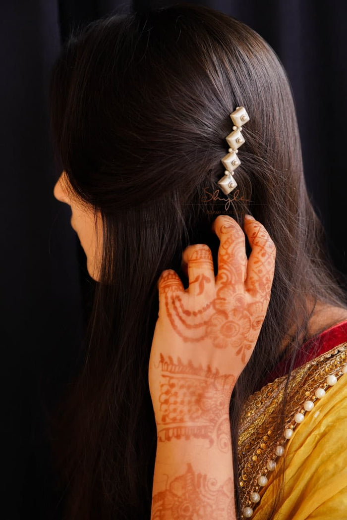Adya Fine Square Tikdi Hair pin