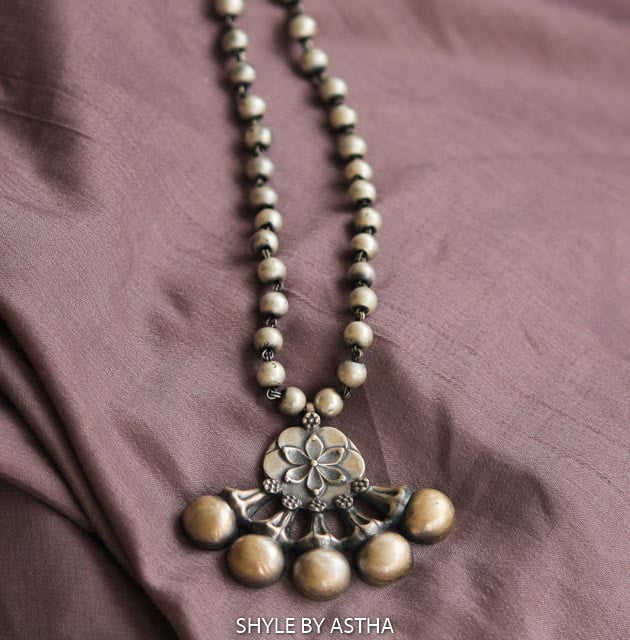 Adya Quirky Flower motif Necklace