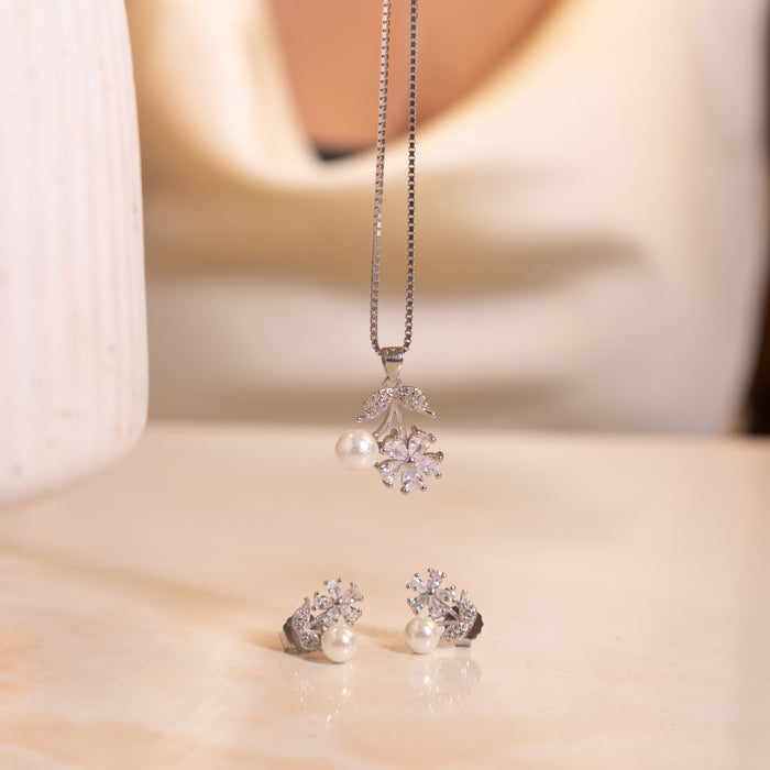 Adya Soft Bloom Pearl Necklace Set