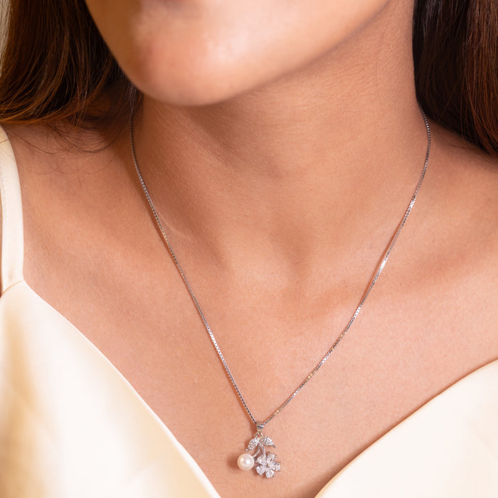 Adya Soft Bloom Pearl Necklace Set