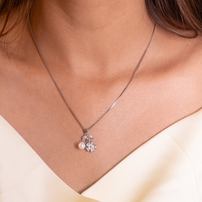 Adya Soft Bloom Pearl Necklace Set