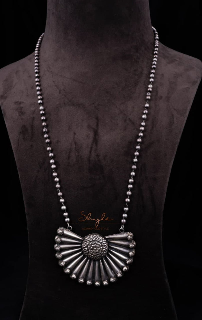 Anvaya Embossed Classic Necklace