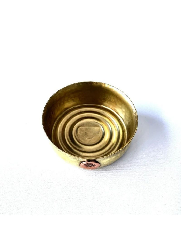 Captain’s Choice Brass Lather Bowl Commander interior with ridged bottom