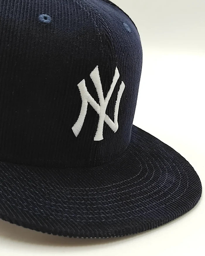 Chicago Bulls OLD SCHOOL CORDUROY SIDE-PATCH Black Fitted Hat by New Era