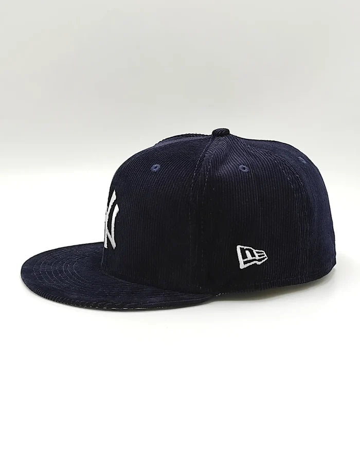 Chicago Bulls OLD SCHOOL CORDUROY SIDE-PATCH Black Fitted Hat by New Era