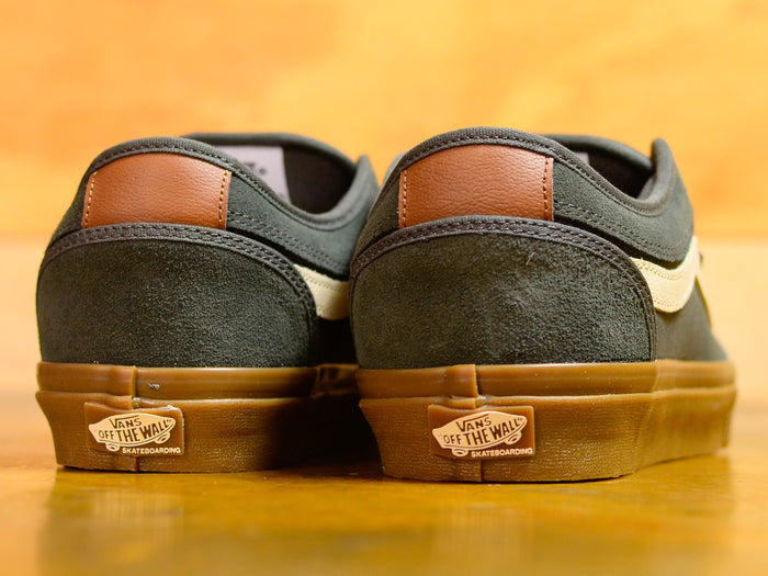 Chukka Low Sidestripe - Dark Grey / Gum