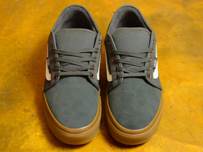 Chukka Low Sidestripe - Dark Grey / Gum
