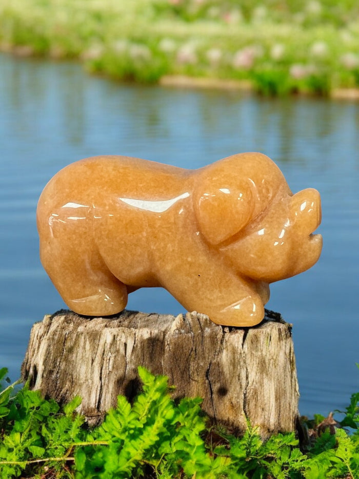 Gemstone_Pig_Carving_Raven’s_Cauldron_6th_North_Sandusky_Street_Delaware_Ohio_43015