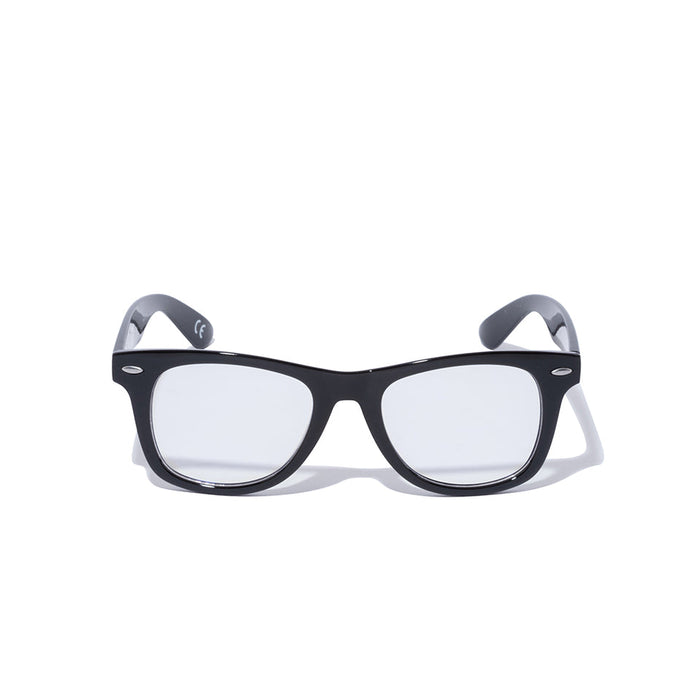 Gafas de sol Wellington con lentes cuadradas, montura negra brillante y lentes azul claro New Era