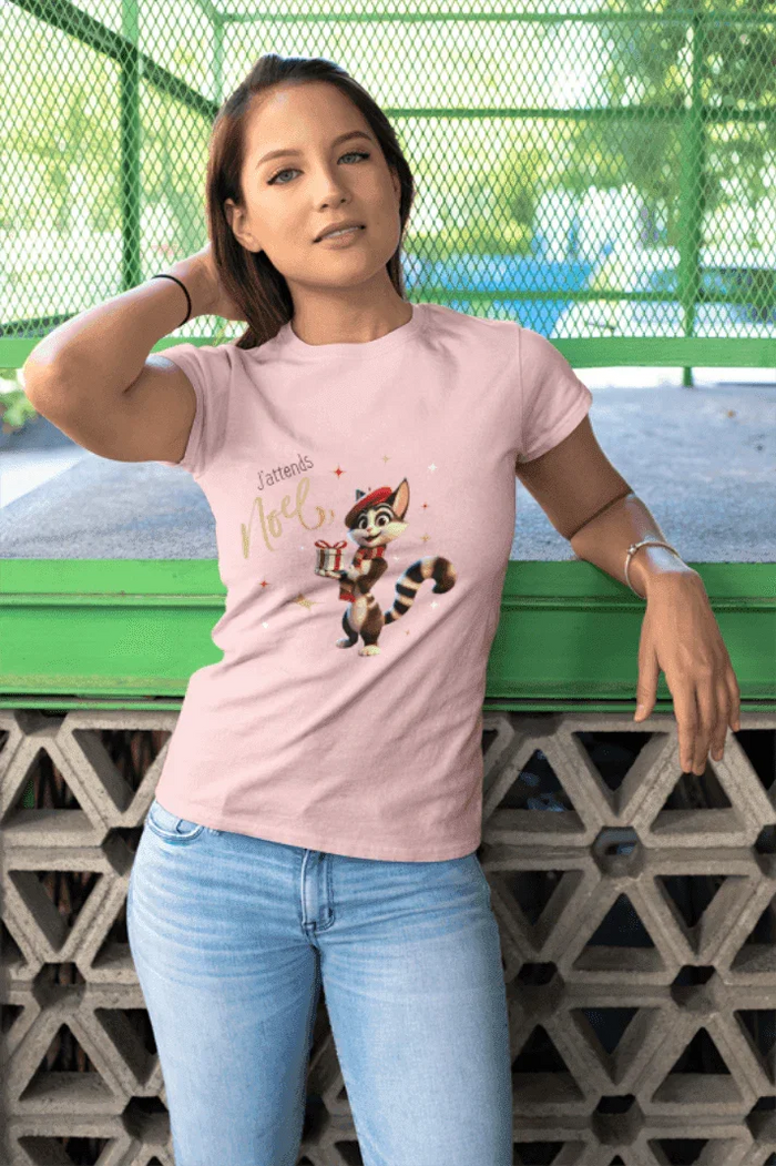 J'attends Noël 🐈‍⬛ Women's Tee 🎄 A purr-fectly Parisian Christmas! - Whippie's