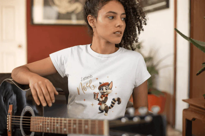 J'attends Noël 🐈‍⬛ Women's Tee 🎄 A purr-fectly Parisian Christmas! - Whippie's