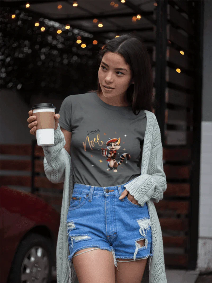 J'attends Noël 🐈‍⬛ Women's Tee 🎄 A purr-fectly Parisian Christmas! - Whippie's