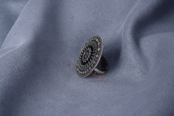 Mizoya Intricate cocktail Ring