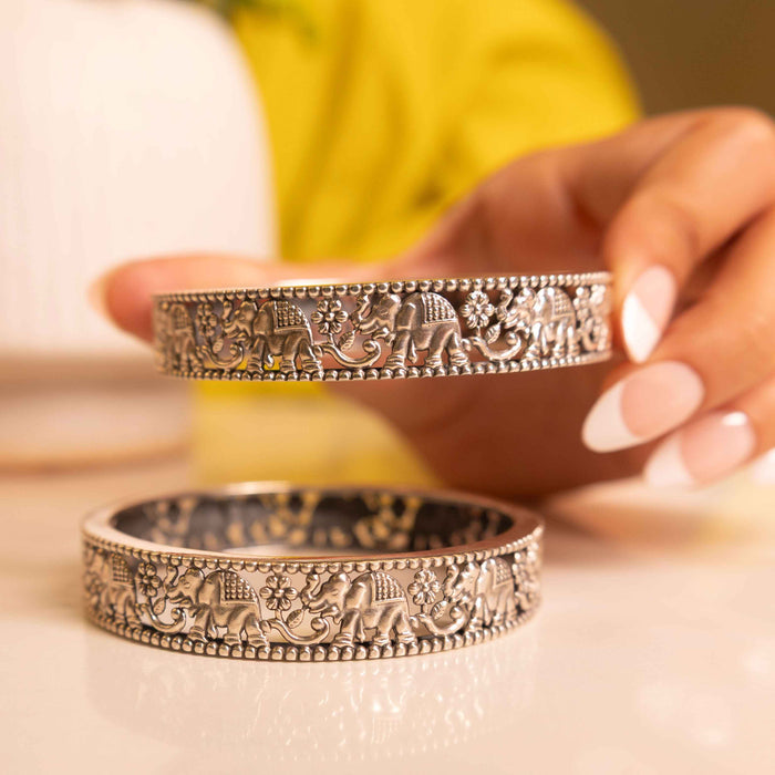 Moh Gaj Sawari Shaahi Bangle