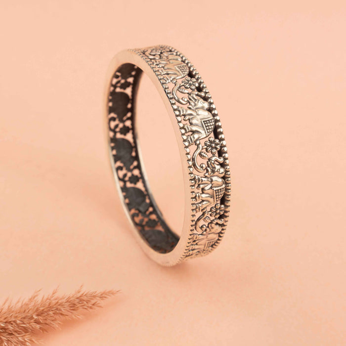Moh Gaj Sawari Shaahi Bangle