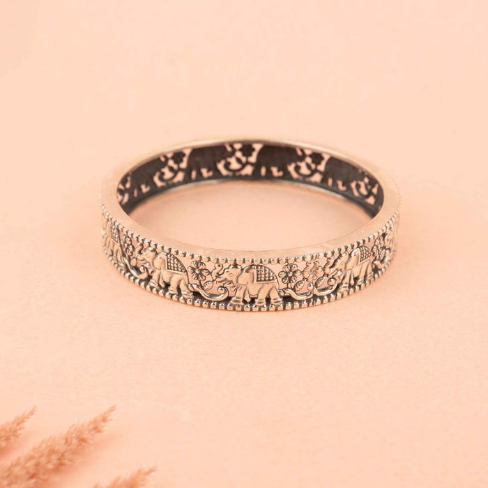 Moh Gaj Sawari Shaahi Bangle