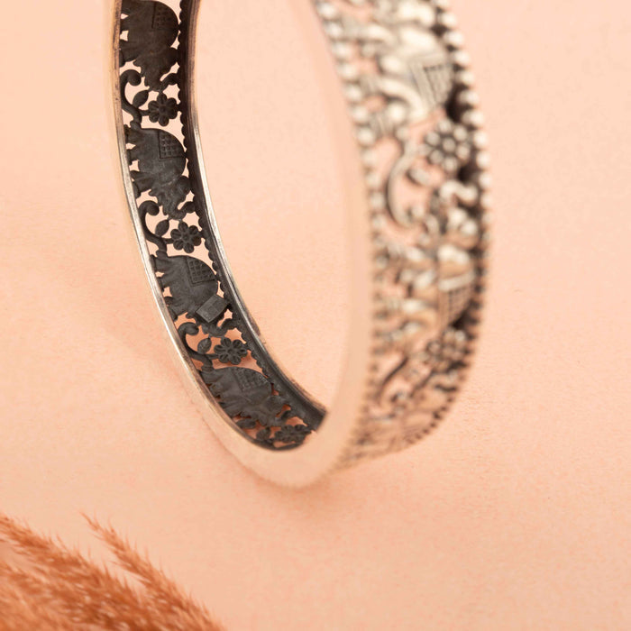 Moh Gaj Sawari Shaahi Bangle