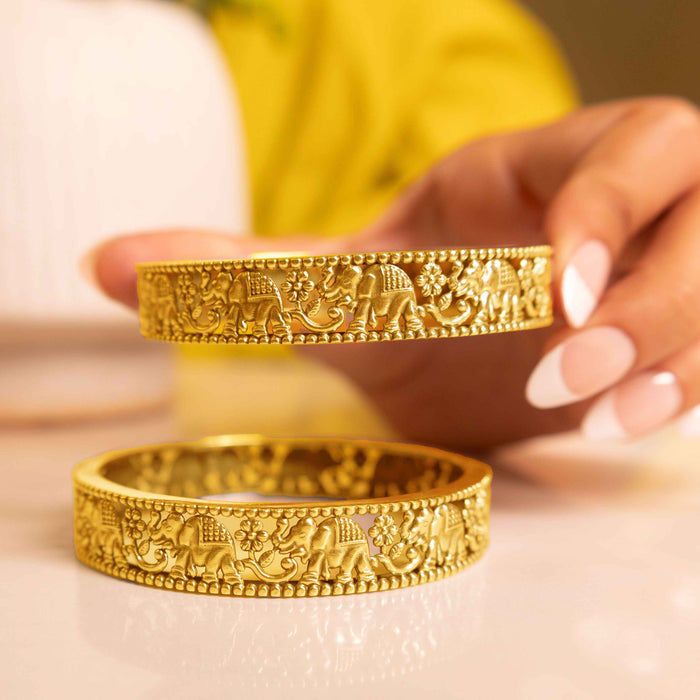 Moh Gaj Sawari Shaahi Bangle