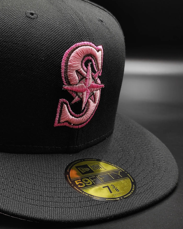 New Era 59fifty cookies and cream Seattle Mariners 30th Aniversario patch hat - black/pink