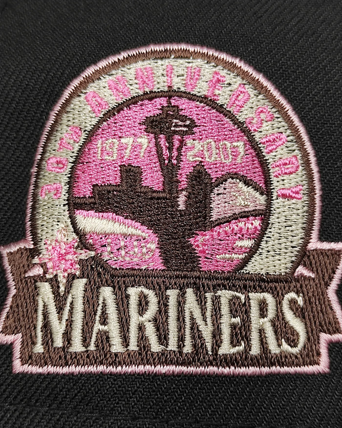 New Era 59fifty cookies and cream Seattle Mariners 30th Aniversario patch hat - black/pink