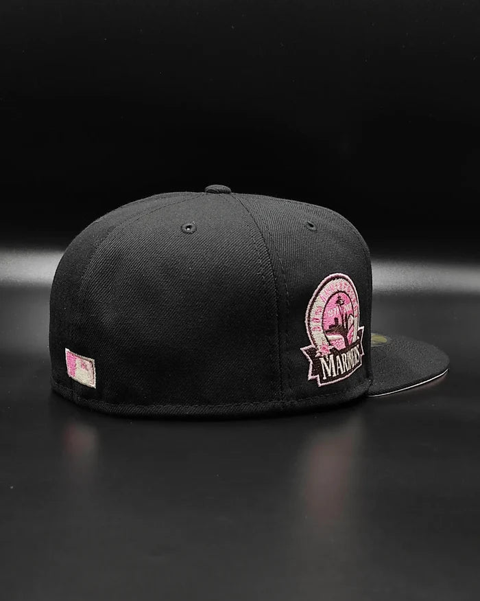 New Era 59fifty cookies and cream Seattle Mariners 30th Aniversario patch hat - black/pink