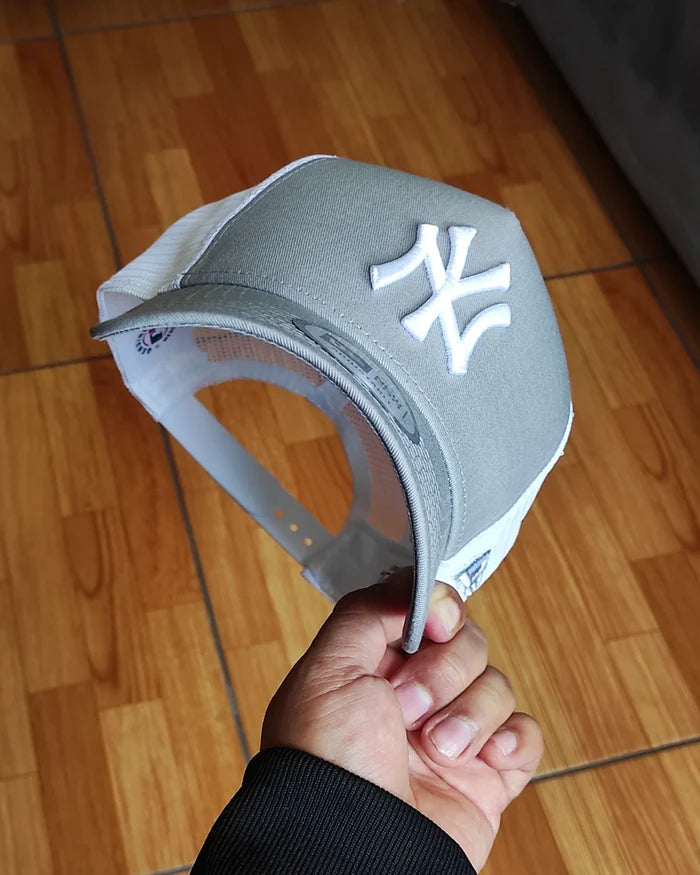 New Era Los New York Yankees plomo white Trucker a-frame