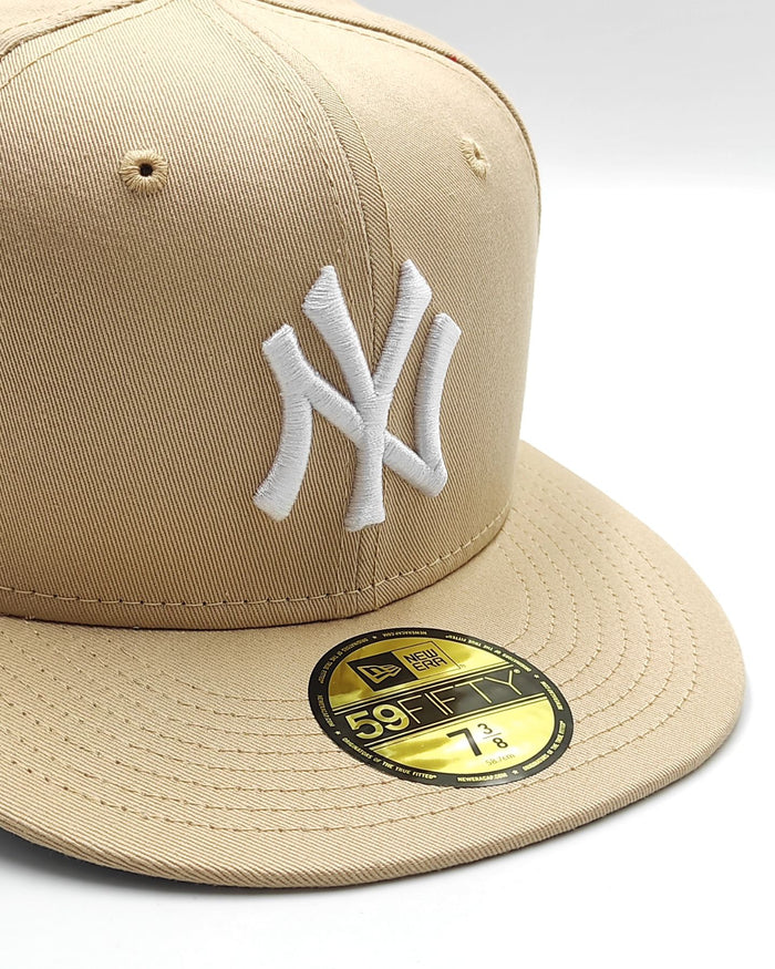 New Era New York Yankees League Essentials colecction.