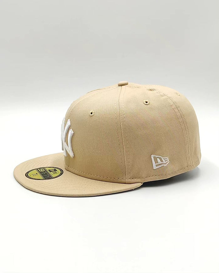 New Era New York Yankees League Essentials colecction.