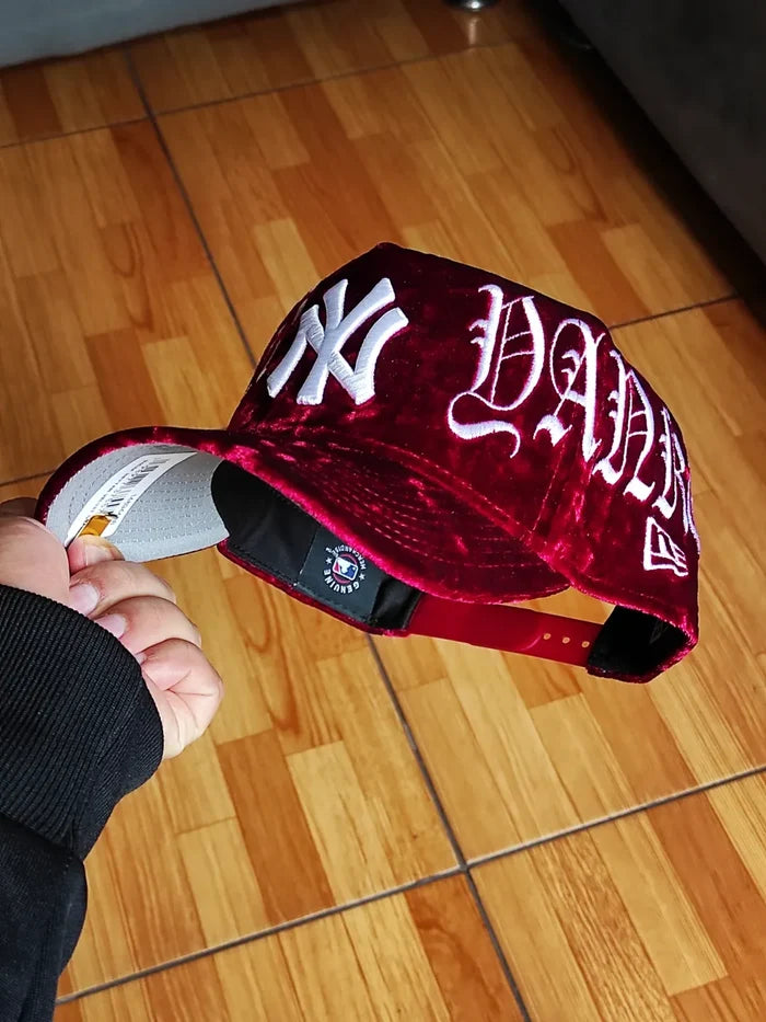 New Era New York Yankees' Velvet' 9FORTY A-Frame Snapback