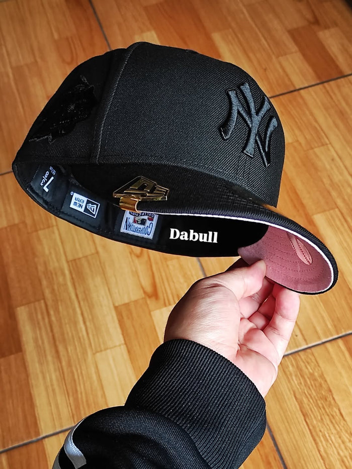 New Era New York Yankees World Series 1999 Black Pink Edition 59Fifty Fitted Hat