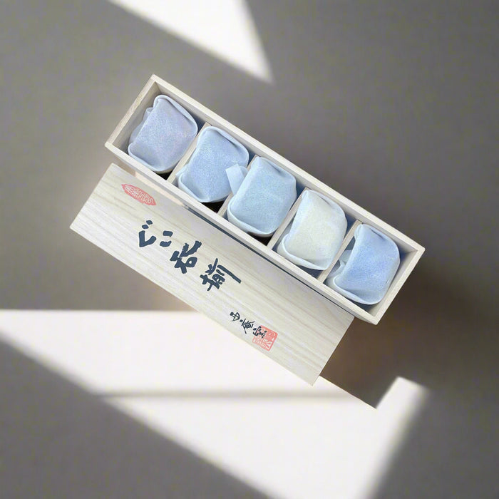 Seiangama: Carved Design Mino-yaki Guinomi Cup 5 Piece Set with Wooden Box 削ぎ五様ぐい呑揃
